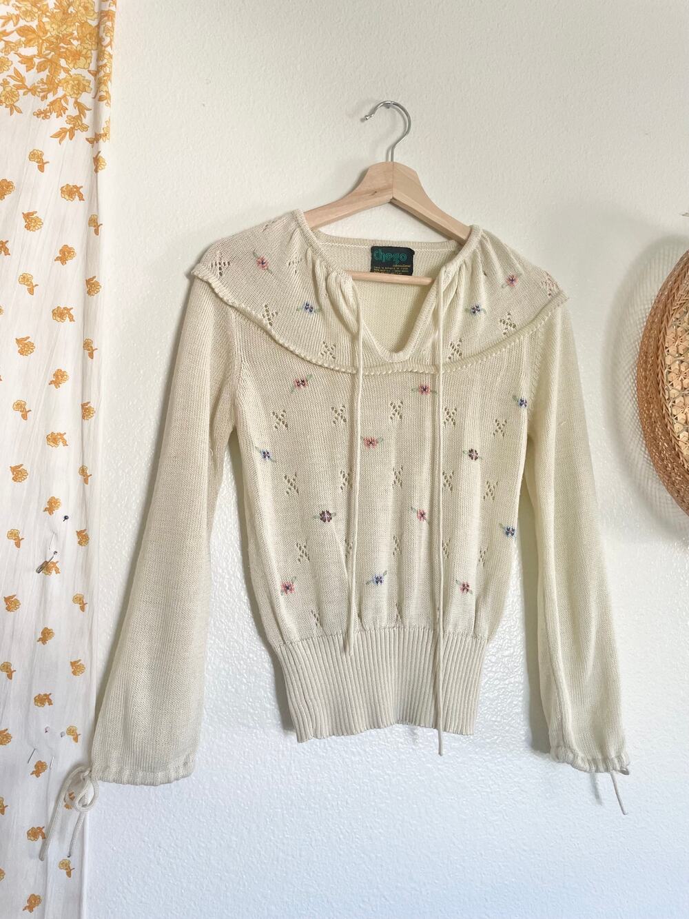 Vintage 80s Cream Floral Embroidered Knit Sweater XS S Cottagecore Prairie